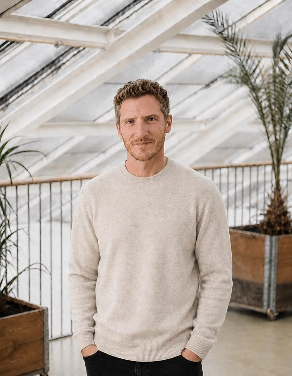 22 Matt Farrer Portrait 4